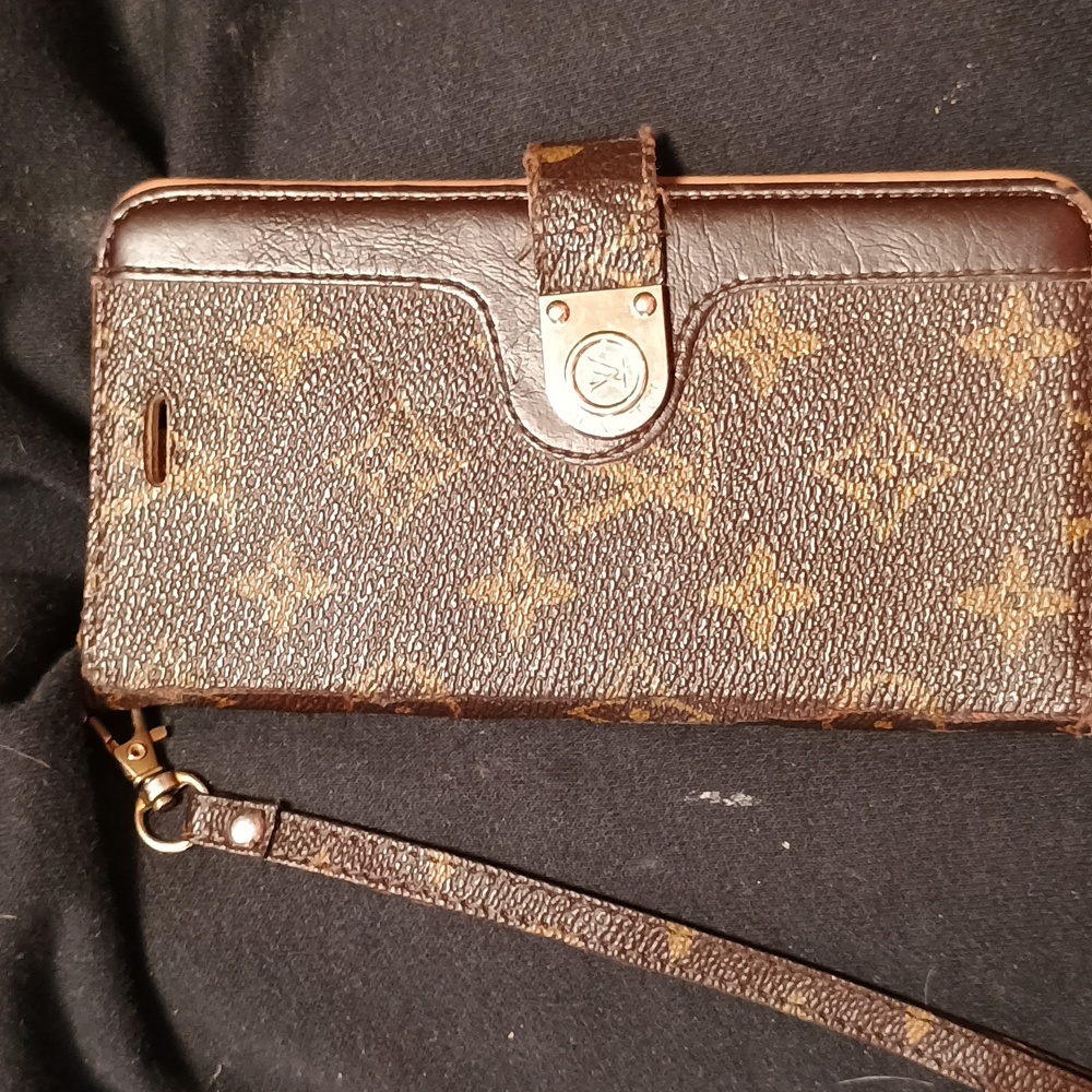 Louis Vuitton Phone Case w/3 card insert